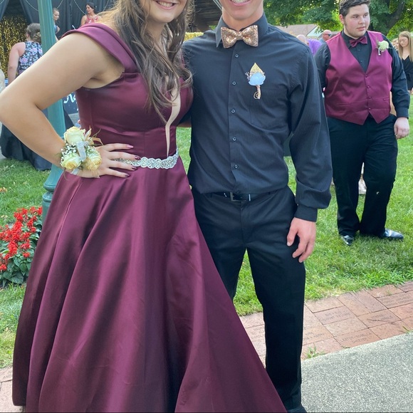 Maroon prom dress for sale - Picture 3 of 5